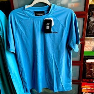 Earun  men pullover top size medium nwt